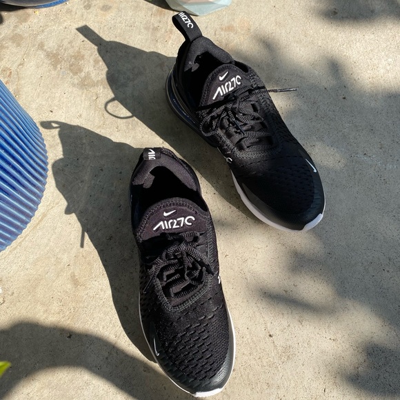 NIKE Air Max 270 - Picture 8 of 10